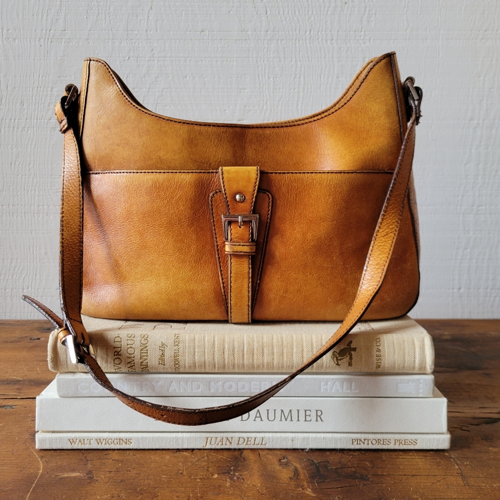 Vintage Etienne Aigner leather purse.